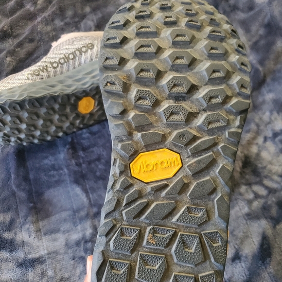 New Balance Fresh Foam X Hierro V6 Gray/Green WTHIERO6 woman's size 11 sneakers - Picture 9 of 11